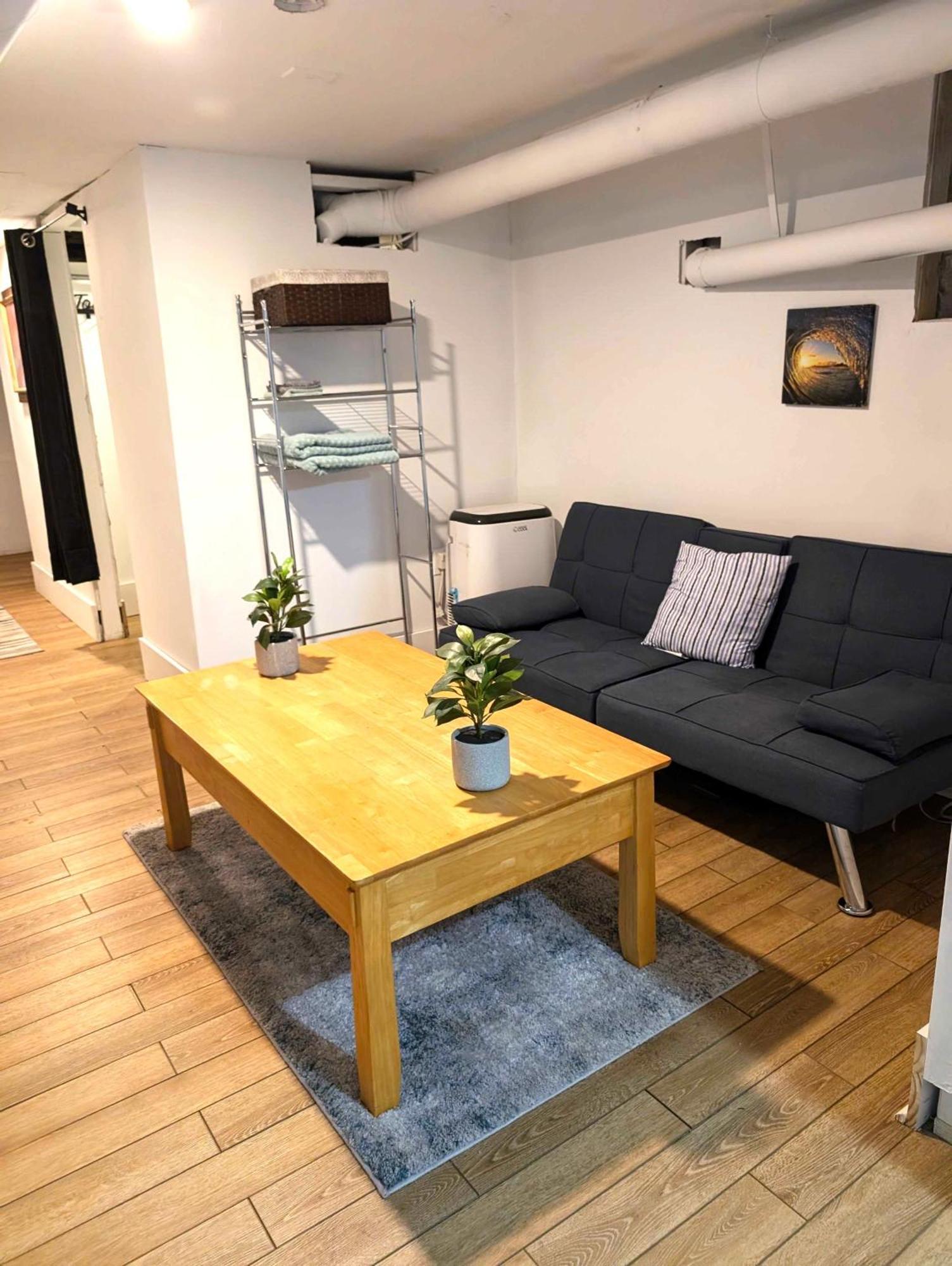 Downtown Retreat - Cozy Basement Columbus